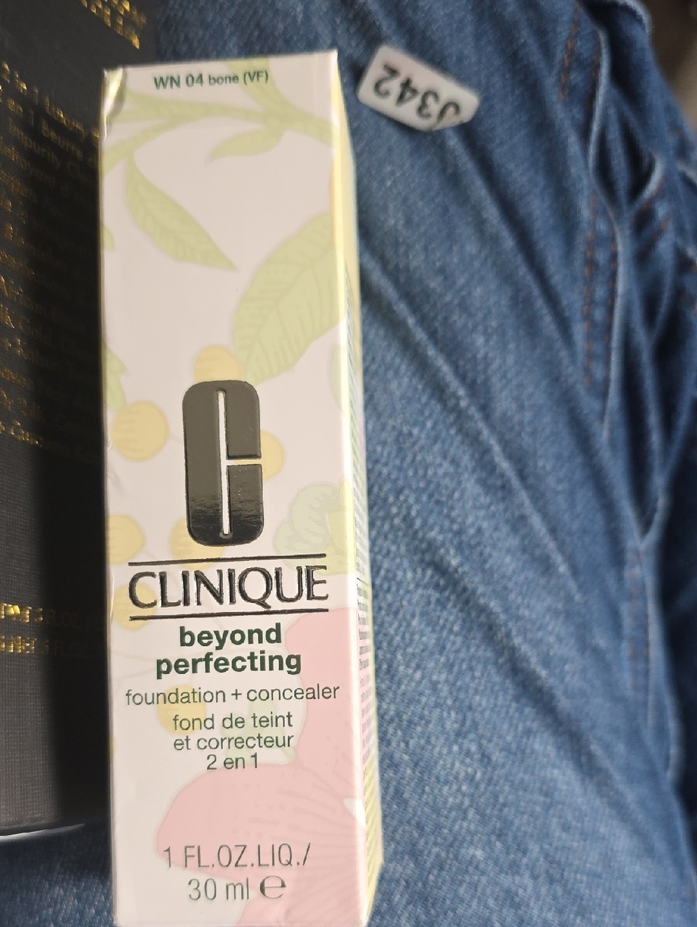 Clinique beyond perfecting foundation + concealer  in coloring 04 bone